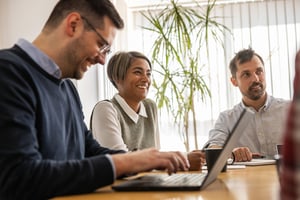 Människor som arbetar på Ariser